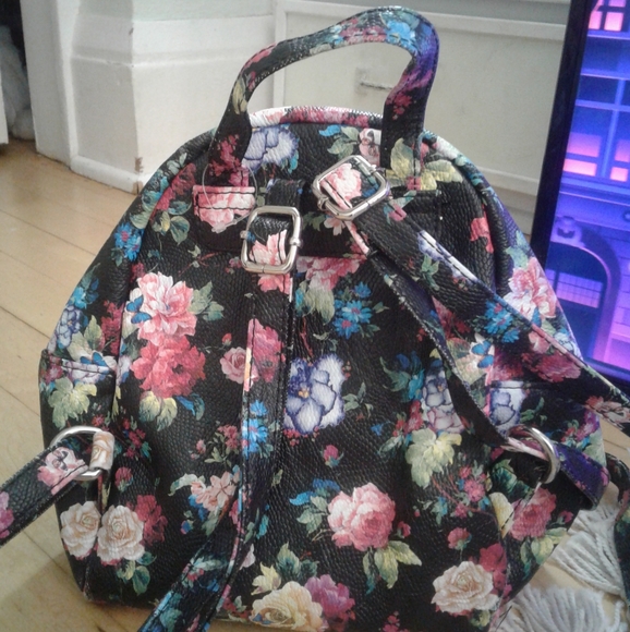 Small mini backpack - Picture 6 of 10